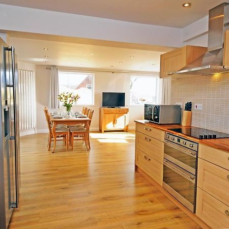 Whitby Spacious Rugby Field Cottage With Off-Street Parking And Ev Fast Point For Electric Cars Dış mekan fotoğraf