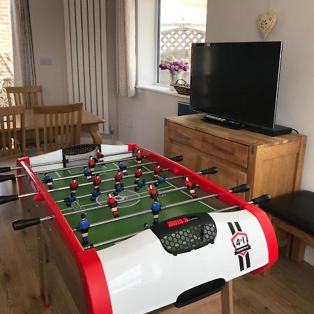 Whitby Spacious Rugby Field Cottage With Off-Street Parking And Ev Fast Point For Electric Cars Dış mekan fotoğraf