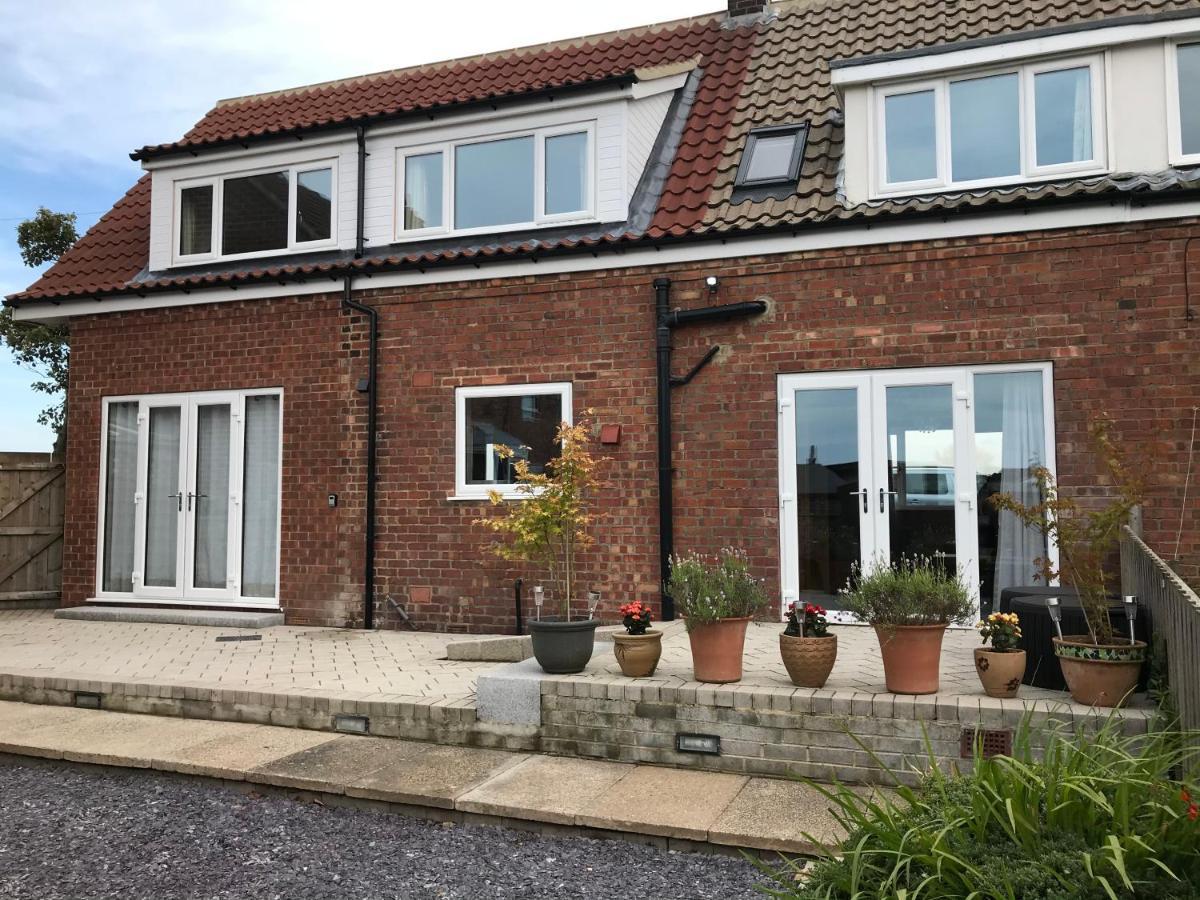 Whitby Spacious Rugby Field Cottage With Off-Street Parking And Ev Fast Point For Electric Cars Dış mekan fotoğraf