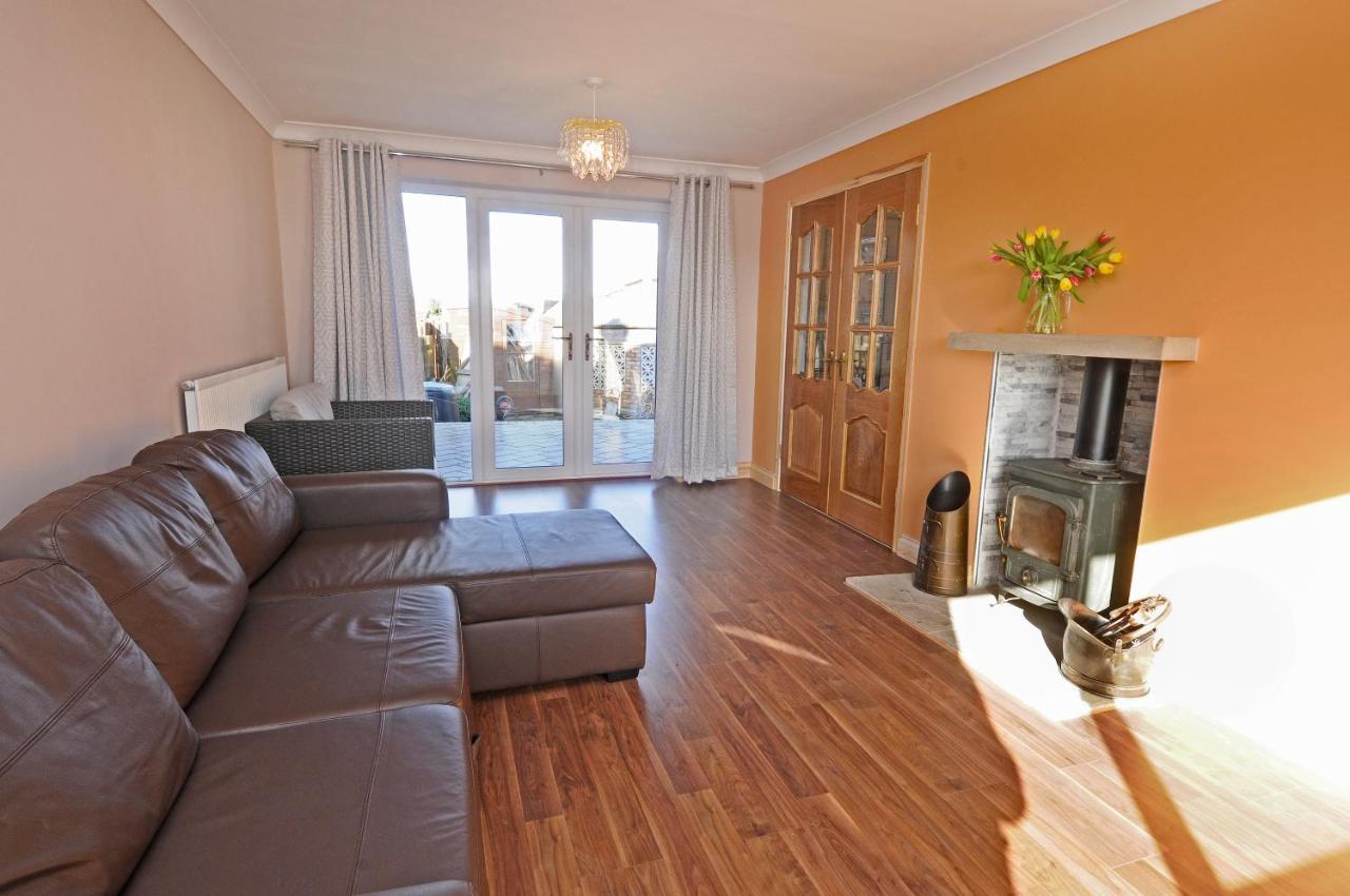 Whitby Spacious Rugby Field Cottage With Off-Street Parking And Ev Fast Point For Electric Cars Dış mekan fotoğraf