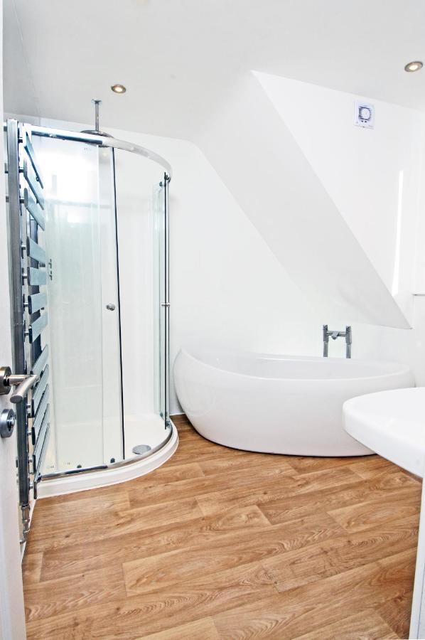 Whitby Spacious Rugby Field Cottage With Off-Street Parking And Ev Fast Point For Electric Cars Dış mekan fotoğraf