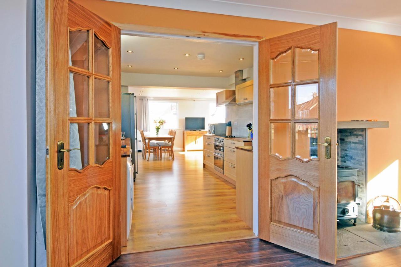 Whitby Spacious Rugby Field Cottage With Off-Street Parking And Ev Fast Point For Electric Cars Dış mekan fotoğraf
