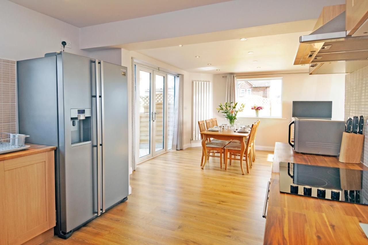 Whitby Spacious Rugby Field Cottage With Off-Street Parking And Ev Fast Point For Electric Cars Dış mekan fotoğraf