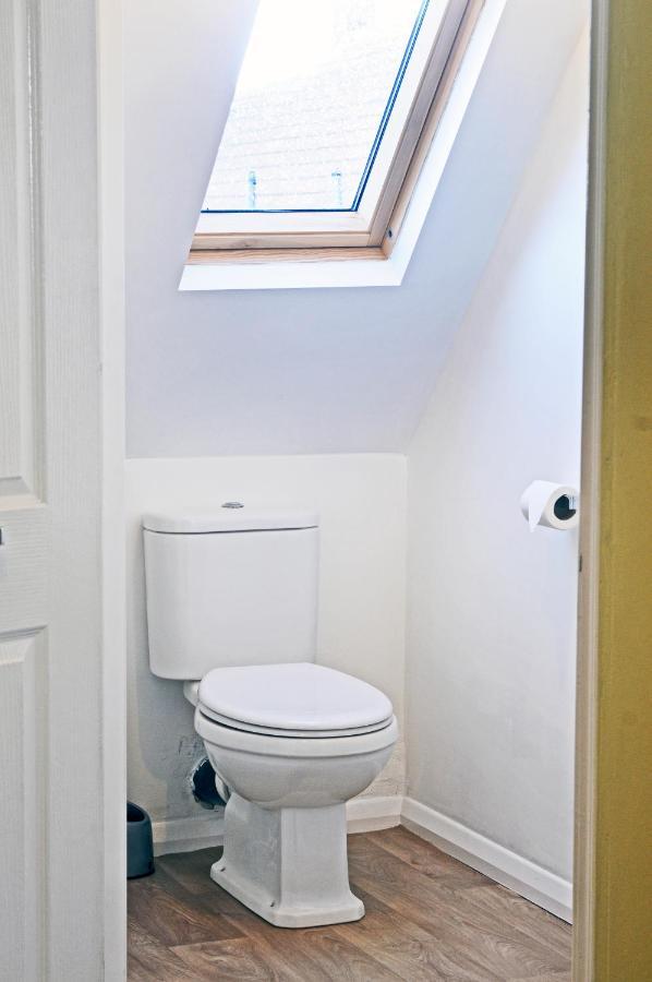 Whitby Spacious Rugby Field Cottage With Off-Street Parking And Ev Fast Point For Electric Cars Dış mekan fotoğraf