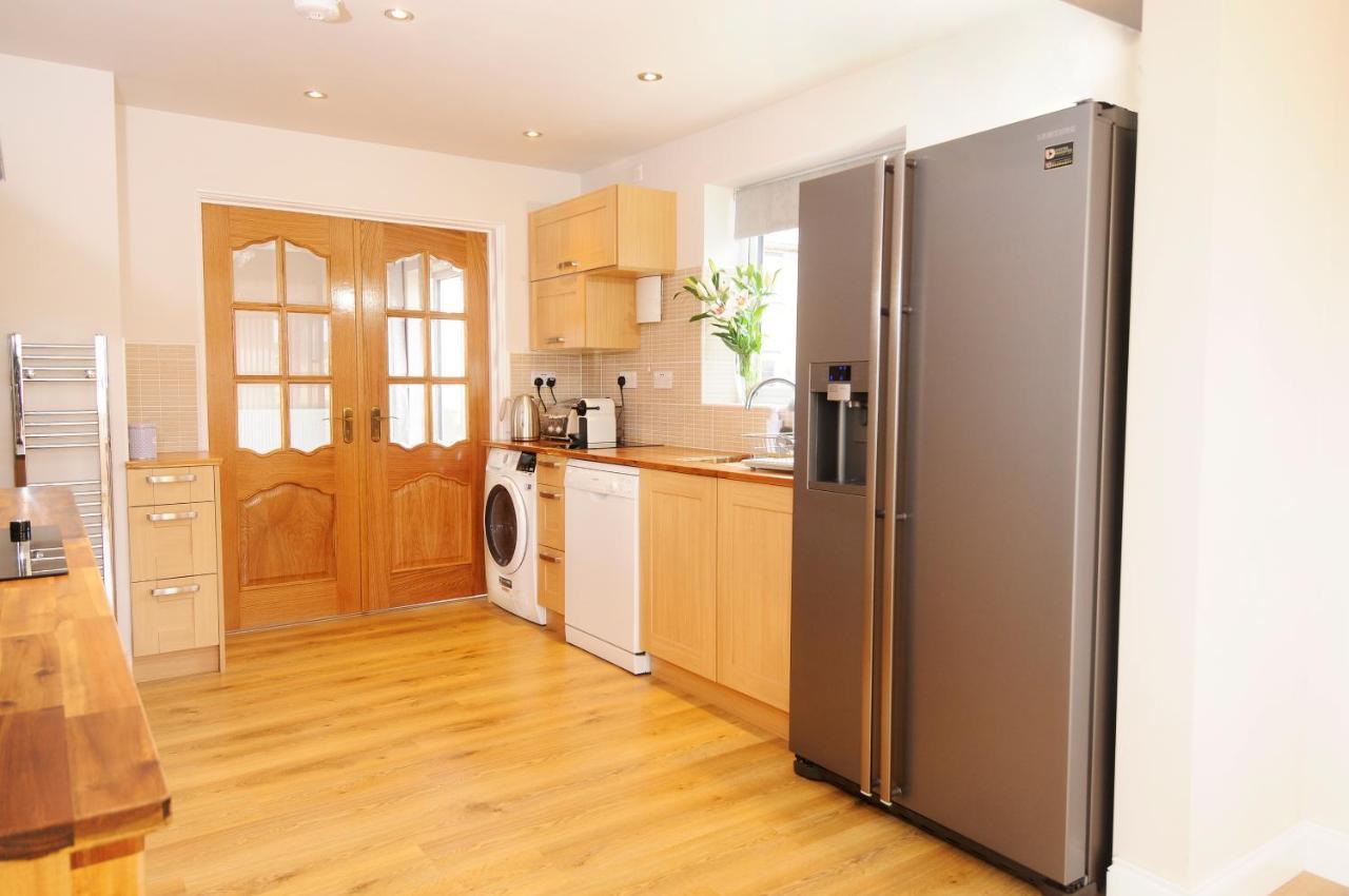 Whitby Spacious Rugby Field Cottage With Off-Street Parking And Ev Fast Point For Electric Cars Dış mekan fotoğraf