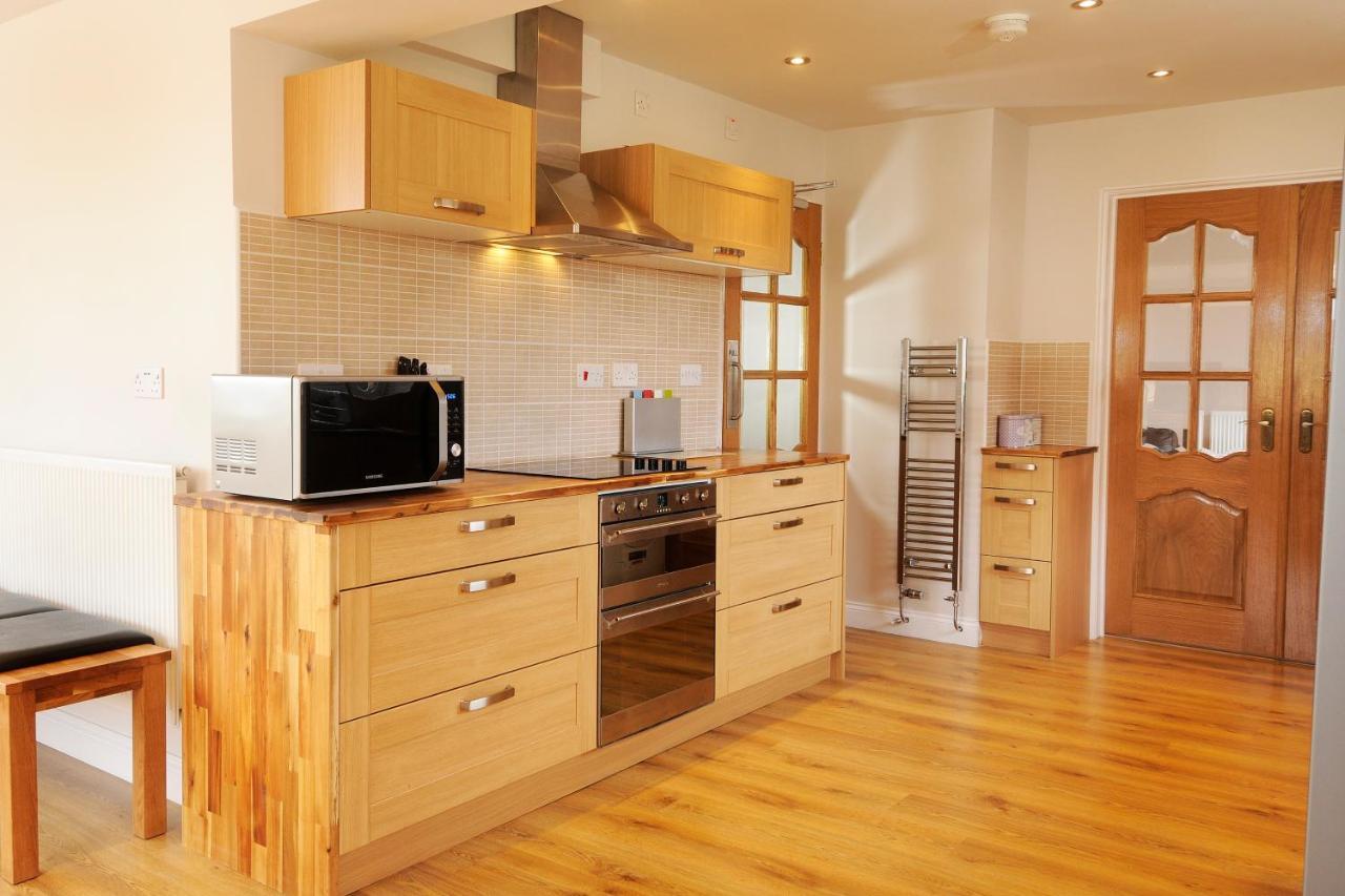 Whitby Spacious Rugby Field Cottage With Off-Street Parking And Ev Fast Point For Electric Cars Dış mekan fotoğraf