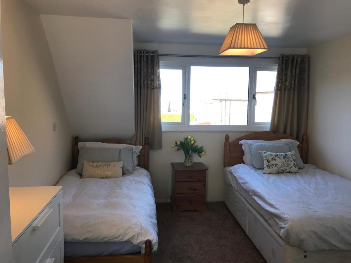 Whitby Spacious Rugby Field Cottage With Off-Street Parking And Ev Fast Point For Electric Cars Dış mekan fotoğraf