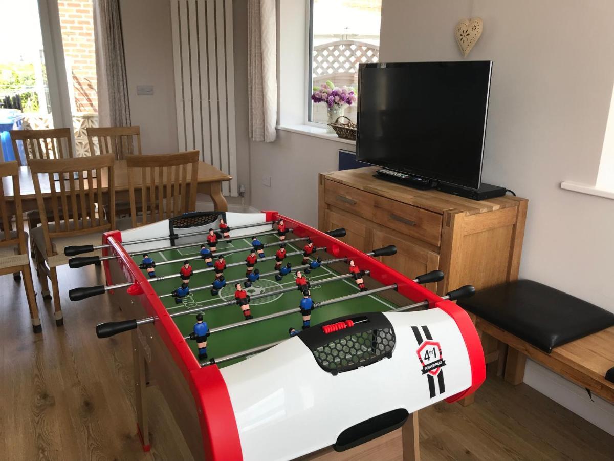 Whitby Spacious Rugby Field Cottage With Off-Street Parking And Ev Fast Point For Electric Cars Dış mekan fotoğraf